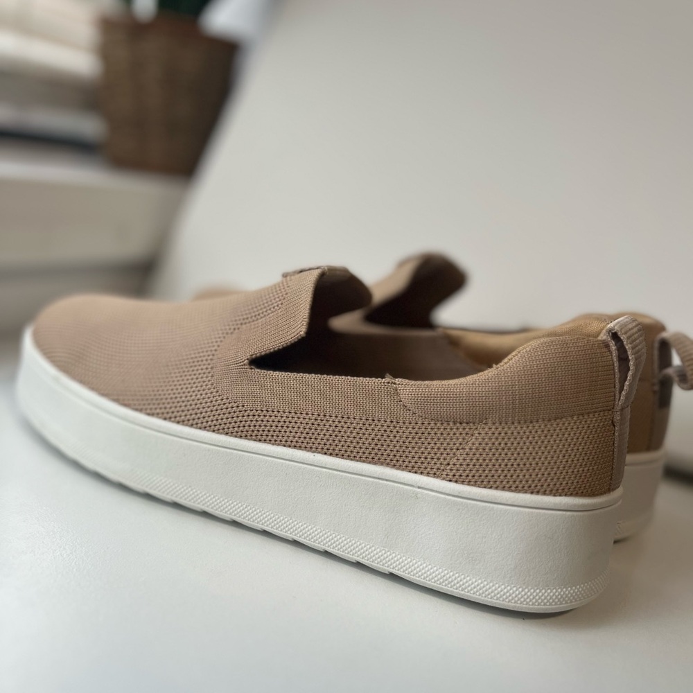 32 Degrees Tan Women's Loafers comfortable slip-ons beige cream sneaker casual - Picture 2 of 4